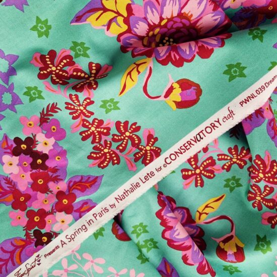 Tissu en coton imprimé motif floral collection un printemps à Paris de Nathalie Lété chez Free Spirit créateur et original
