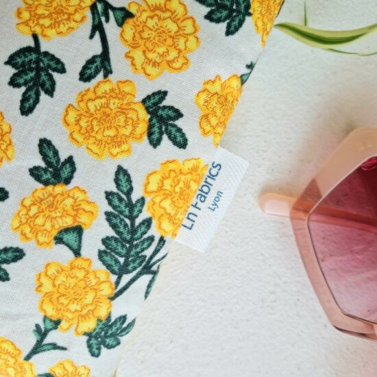Fabrication française étui à lunettes en tissu molletonné imprimé floral oeillets jaunes feuillages verts