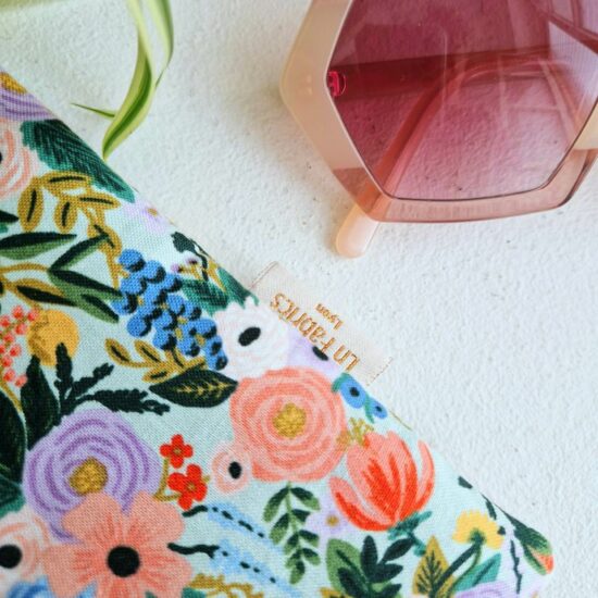 Fabrication française étui à lunettes en tissu molletonné imprimé floral pastel