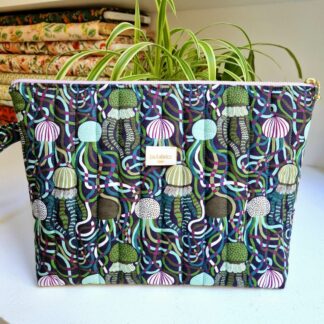 Trousse matelassée en coton imprimé Rising Tide méduses avec tentacules entrelacées vert mousse vert lichen vert kaki