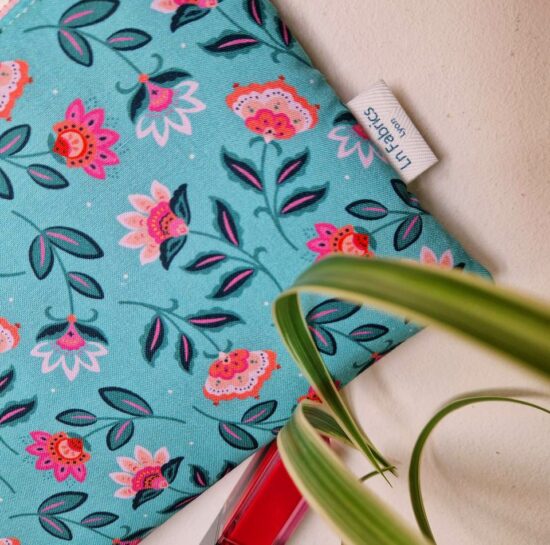 Fabrication française pour cette pochette accessoire indispensable