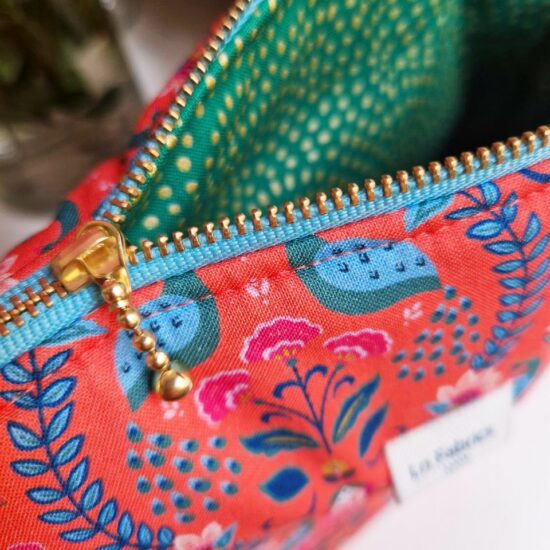 Trousse molletonnée avec une doublure dashwood studio en coton vert prairie imprimé points dorés métallisés joli curseur doré triple billes