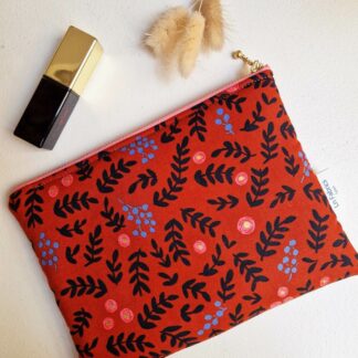 Pochette molletonnée en tissu imprimé Rifle paper Co wonderland ou Alice au Pays des merveilles brun rouge feuillage noir