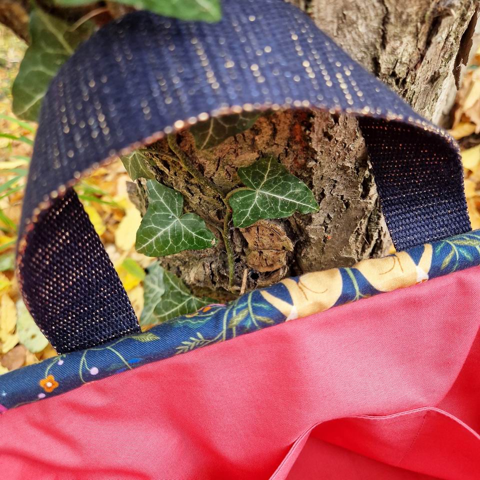 Resize of Sac Clap Clap Desert Moon Renards2 Tissu Dashwood Studio Multi poches pour ce sac à projets tricot clap clap imprimé Dashwood Studio desert moon coyotes, la doublure est en coton Dashwood Studio orange sanguine