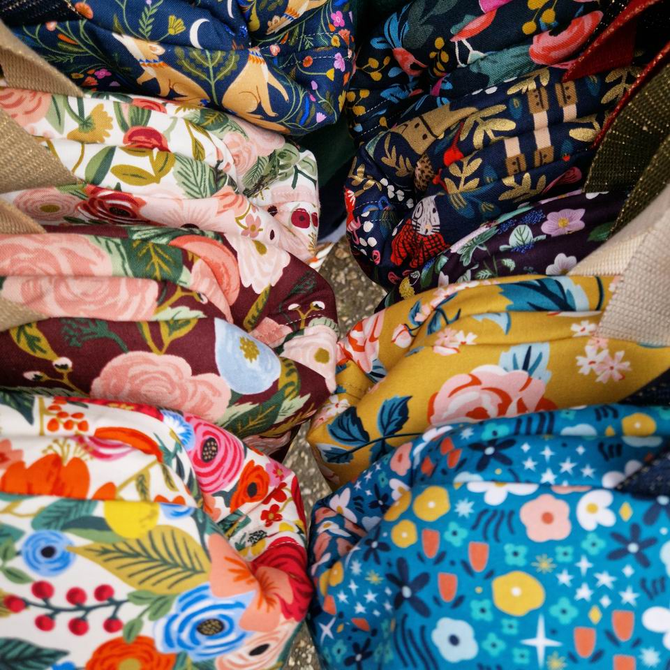 Resize of Sacs Clap Clap Ensemble1 Sacs à projet clap clap molletonnés en tissu imprimé dashwood studio et rifle paper co joyeux coloré joli et pratique idée cadeau