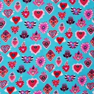 Tissu coton imprimé Dashwood Studio Viva la vida ex votos coeurs rouges sur fond bleu ciel