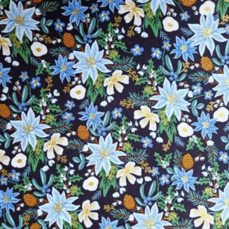 Tissu imprimé Rifle Paper Co motif floral bleu noir doré des fleurs comme des edelweiss ou poinsetia