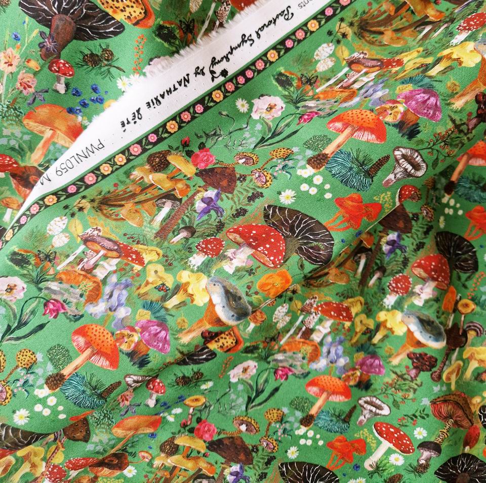 Tissu imprimé champignons de la collection symphony pastoral de Nathalie Lété pour Free Spirit