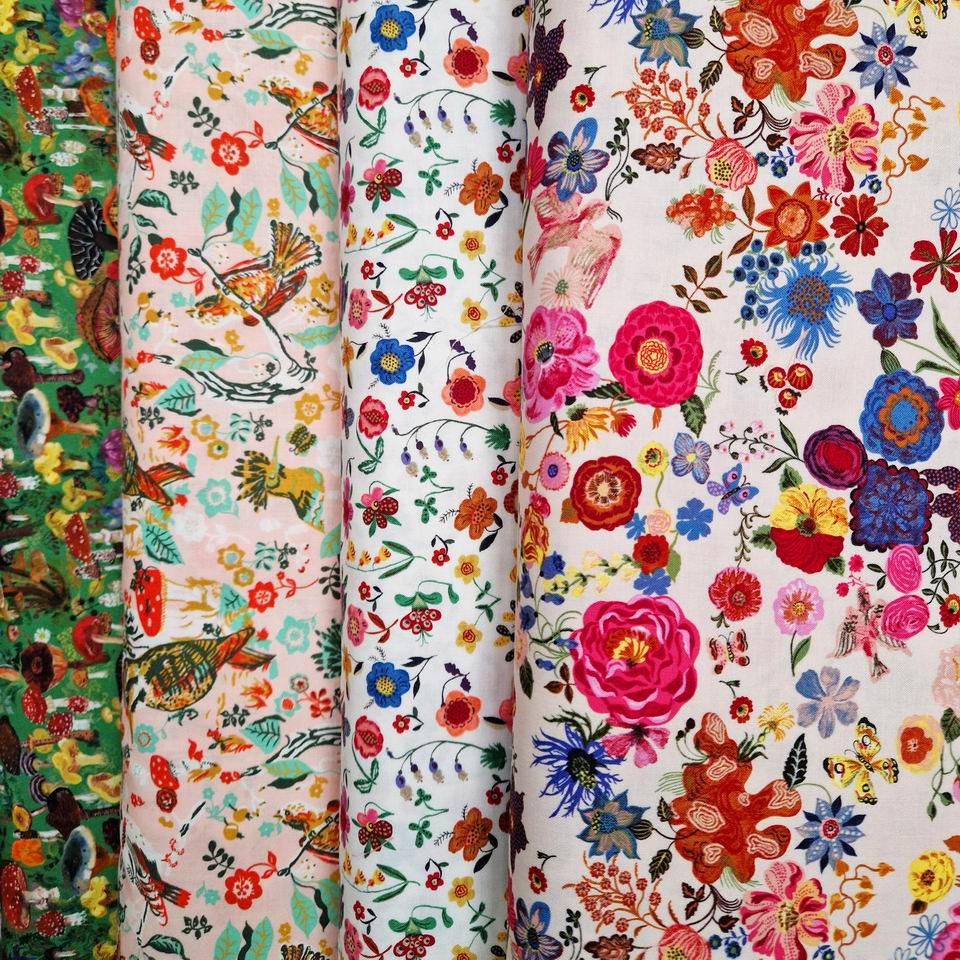 Tissu cotons imprimés collection symphonie pastorale de Nathalie Lété pour Free Spirit fleurs oiseaux, champignons