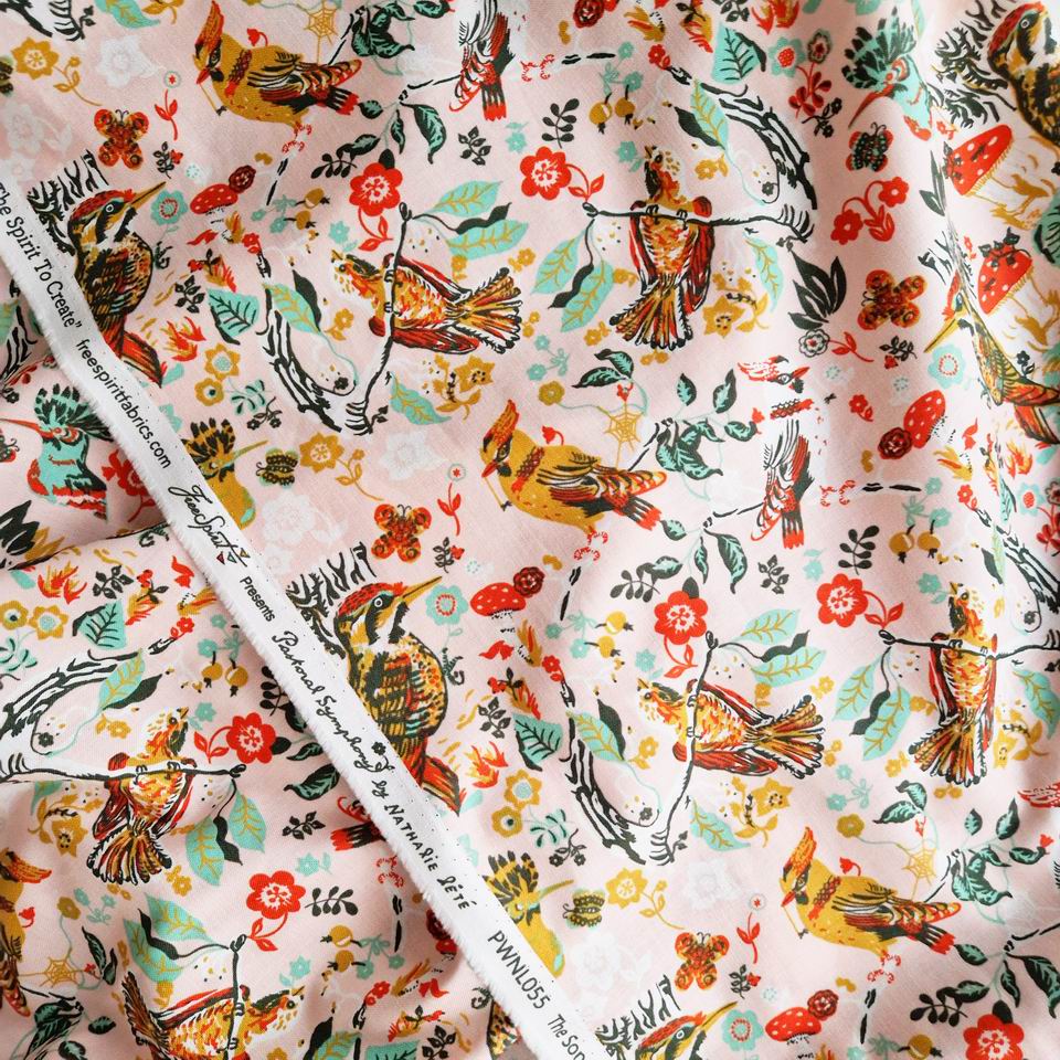Le chant des oiseaux est un tissu imprimé Nathalie Lété de la collection Symphonie Pastorale chez Free Spirit pargait pou rla couture créative