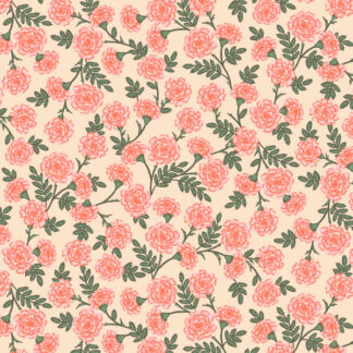 tissu coton imprimé floral rifle paper co collection bramble fleurs rose poudré, oeillets rose, tige verte sur fond ivoire