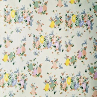 Tissu Rifle Paper Co imprimé coton collection Easter lapins et oeufs de Pâques les couleurs sont pastels sur fond vert amande très clair