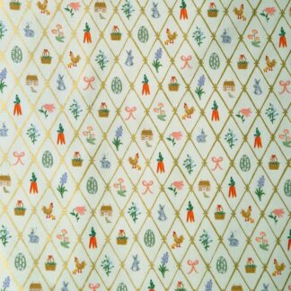 Tissu Rifle Paper Co imprimé coton collection Easter les couleurs sont pastels, résille métallisée or lapins carottes panier oeufs sur fond vert amande