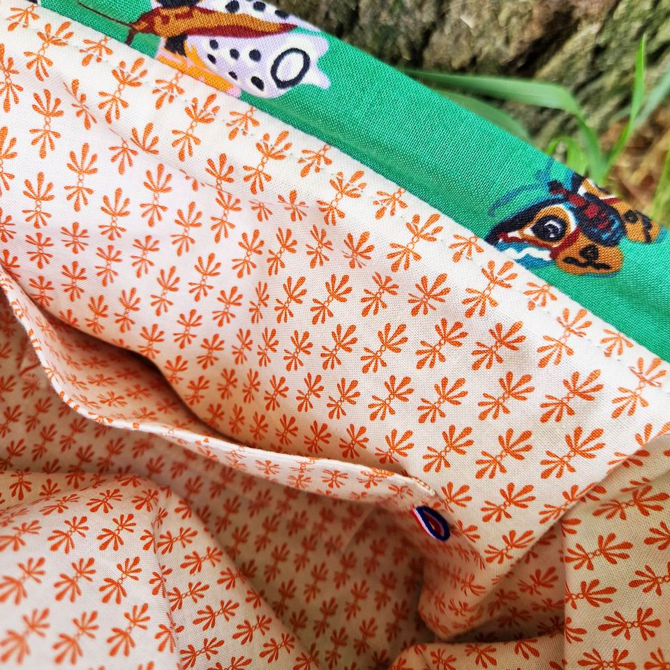 Fabrication française pour cette trousse à projets ou trousse de toilette, joli pratique avec sa poche interieure et sa doublure en coton mini motif rifle paper co