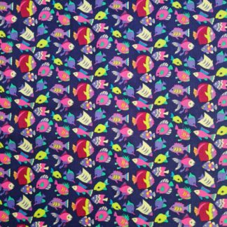 tissu coton Atlantis imprimé poissons multicolores sur fond bleu navy violet