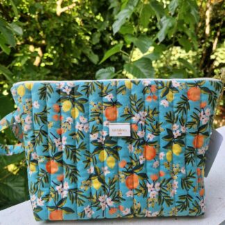 Trousse matelassée tissu imprimé primavera oranges et citrons rifle paper co fond bleu vert