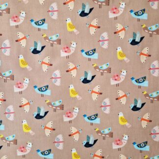 Tissu imprimé coton oiseaux Dashwood studio Nordiska oiseaux stylisé couleurs pastels sur fond beige rosé