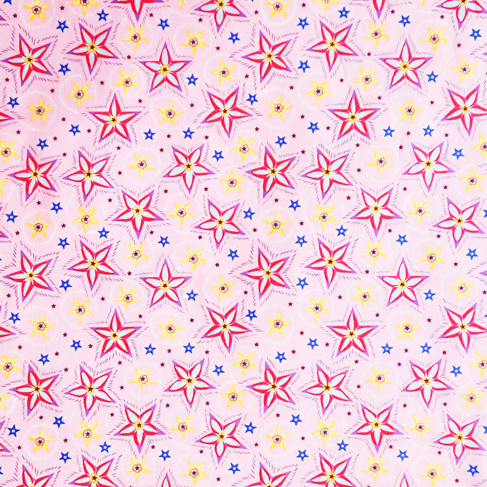 Tissu Anna Maria Free Spirit coton imprimé étoiles fleurs blanches et rouges sur fond rose candy
