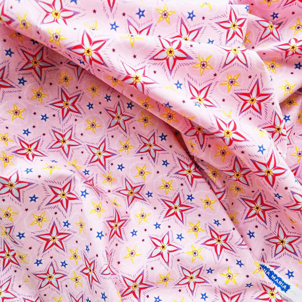 Tissu Anna Maria pour Free Spirit motif étoiles doux joyeux coloré rose pâle parfait pour la couture créative et le patchwork