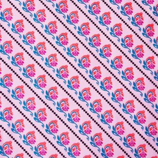 Tissu coton free spirit imprimé graphique diagonales fleurs et lignes fond mauve clair et fleurs orange et bleues