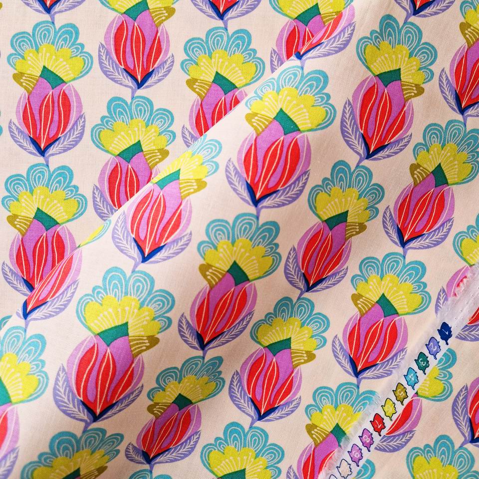 Tissu coton imprimé free Spirit collection our fair home de Anna Maria parfait pour la couture créative et le patchwork des paons comme ds fleurs mauve orange bleu aqua jaune citron