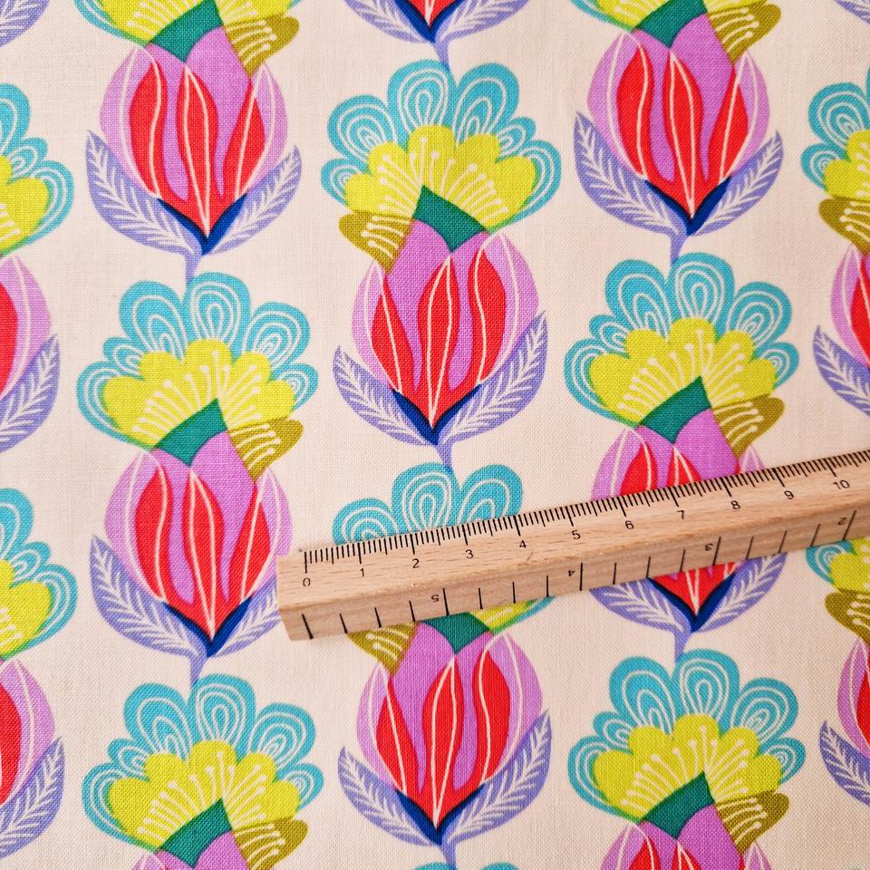 Motif végétal et floral mauve orange jaune citron bleu turquoise des paons comme des fleurs