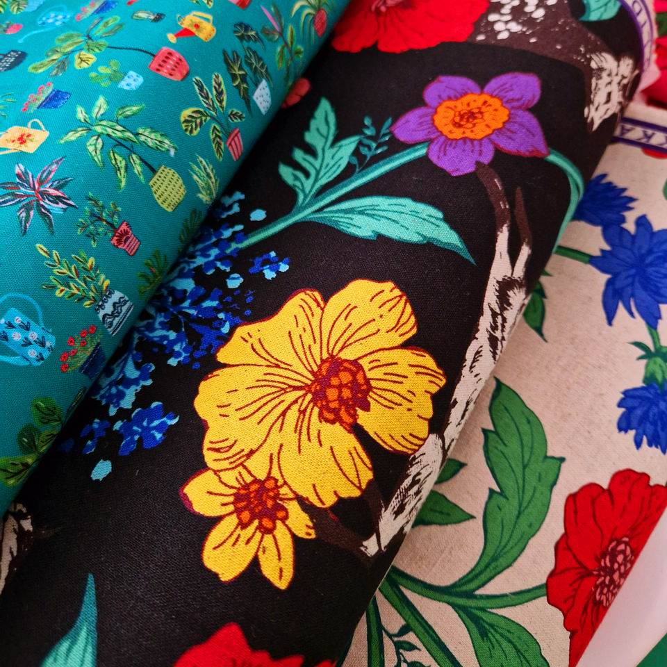 Tissu japonais Kokka canvas lin coton motif floral et animaux jungle parfait pour la couture créative