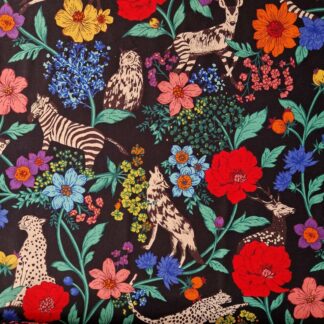 Tissu canvas lin coton japonais kokka imprimé fleurs et animaux de la jungle fond noir eclats de couleurs vives rouge bleu vert jaune