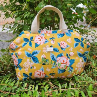 Sac à projets clap clap molletonné en tissu coton imprimé fleurs vintage rose et vert émeraude sur fond ocre jaune