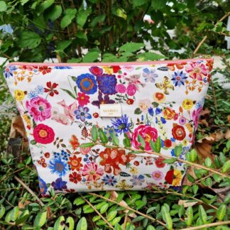 Trousse molletonnée tissu free spirit coton imprimé floral Nathalie Lété Folk dream fleurs rose, bleue, rouge caramel sur fond crème